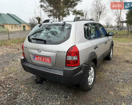 Сірий Хендай Туксон, об'ємом двигуна 2 л та пробігом 193 тис. км за 5999 $, фото 5 на Automoto.ua