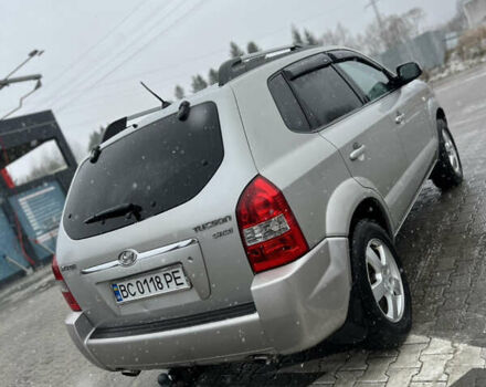 Сірий Хендай Туксон, об'ємом двигуна 1.99 л та пробігом 252 тис. км за 6700 $, фото 13 на Automoto.ua