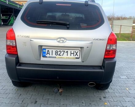 Серый Хендай Туксон, объемом двигателя 2 л и пробегом 215 тыс. км за 7500 $, фото 2 на Automoto.ua
