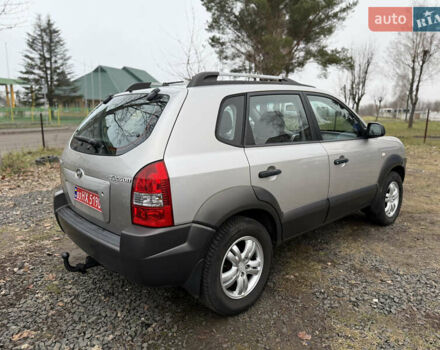 Сірий Хендай Туксон, об'ємом двигуна 2 л та пробігом 193 тис. км за 5999 $, фото 7 на Automoto.ua