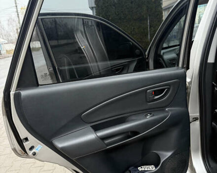 Серый Хендай Туксон, объемом двигателя 1.98 л и пробегом 193 тыс. км за 6500 $, фото 7 на Automoto.ua