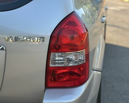 Серый Хендай Туксон, объемом двигателя 2 л и пробегом 188 тыс. км за 8800 $, фото 22 на Automoto.ua