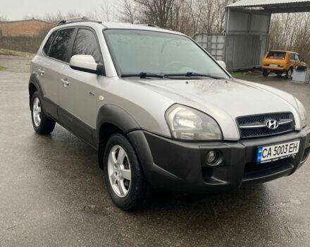 Серый Хендай Туксон, объемом двигателя 2 л и пробегом 189 тыс. км за 6700 $, фото 2 на Automoto.ua