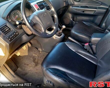 Серый Хендай Туксон, объемом двигателя 2 л и пробегом 175 тыс. км за 6250 $, фото 6 на Automoto.ua