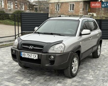 Серый Хендай Туксон, объемом двигателя 1.98 л и пробегом 252 тыс. км за 6950 $, фото 3 на Automoto.ua