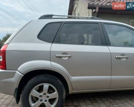 Серый Хендай Туксон, объемом двигателя 2 л и пробегом 224 тыс. км за 6900 $, фото 4 на Automoto.ua