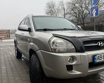 Серый Хендай Туксон, объемом двигателя 1.98 л и пробегом 193 тыс. км за 6500 $, фото 4 на Automoto.ua