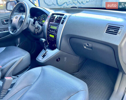 Сірий Хендай Туксон, об'ємом двигуна 2 л та пробігом 215 тис. км за 7350 $, фото 48 на Automoto.ua