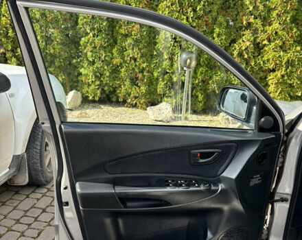 Сірий Хендай Туксон, об'ємом двигуна 1.99 л та пробігом 263 тис. км за 7600 $, фото 17 на Automoto.ua