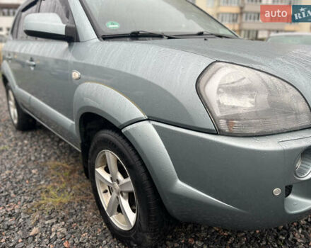 Серый Хендай Туксон, объемом двигателя 1.98 л и пробегом 253 тыс. км за 7650 $, фото 9 на Automoto.ua