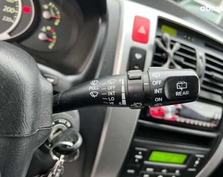 Сірий Хендай Туксон, об'ємом двигуна 2 л та пробігом 263 тис. км за 7440 $, фото 22 на Automoto.ua