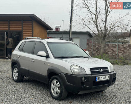 Серый Хендай Туксон, объемом двигателя 1.98 л и пробегом 241 тыс. км за 7000 $, фото 11 на Automoto.ua
