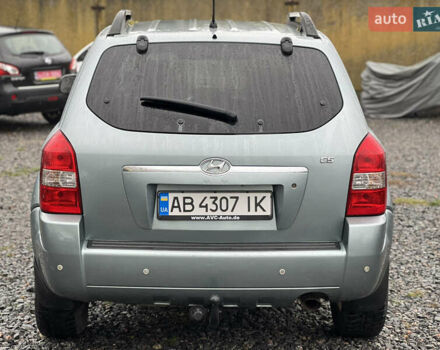 Серый Хендай Туксон, объемом двигателя 1.98 л и пробегом 253 тыс. км за 7650 $, фото 4 на Automoto.ua