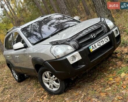 Хендай Туксон 2006 в Киеве на Automoto.ua Серый Хендай Туксон, объемом двигателя 1.98 л и пробегом 198 тыс. км за 7100 $, фото 11 на Automoto.ua