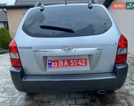Сірий Хендай Туксон, об'ємом двигуна 2 л та пробігом 105 тис. км за 6990 $, фото 8 на Automoto.ua