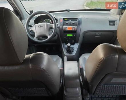 Серый Хендай Туксон, объемом двигателя 1.98 л и пробегом 164 тыс. км за 7300 $, фото 8 на Automoto.ua