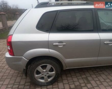 Серый Хендай Туксон, объемом двигателя 2 л и пробегом 226 тыс. км за 6200 $, фото 8 на Automoto.ua