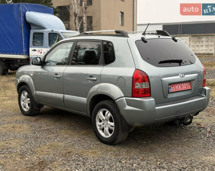 Серый Хендай Туксон, объемом двигателя 2 л и пробегом 231 тыс. км за 6999 $, фото 1 на Automoto.ua