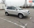 Серый Хендай Туксон, объемом двигателя 1.98 л и пробегом 278 тыс. км за 5300 $, фото 1 на Automoto.ua