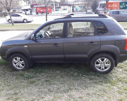 Сірий Хендай Туксон, об'ємом двигуна 2 л та пробігом 304 тис. км за 7500 $, фото 3 на Automoto.ua