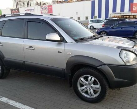Серый Хендай Туксон, объемом двигателя 2 л и пробегом 207 тыс. км за 7500 $, фото 1 на Automoto.ua