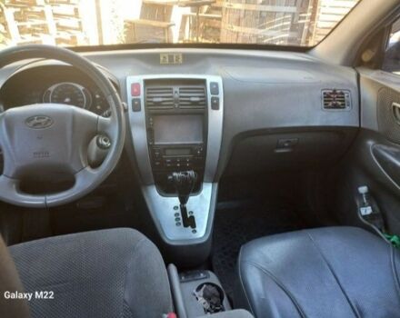 Серый Хендай Туксон, объемом двигателя 2 л и пробегом 234 тыс. км за 8200 $, фото 2 на Automoto.ua