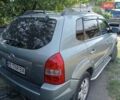 Сірий Хендай Туксон, об'ємом двигуна 1.99 л та пробігом 200 тис. км за 7500 $, фото 3 на Automoto.ua