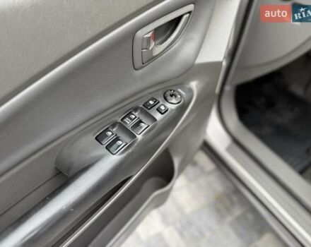 Серый Хендай Туксон, объемом двигателя 1.98 л и пробегом 252 тыс. км за 6950 $, фото 15 на Automoto.ua