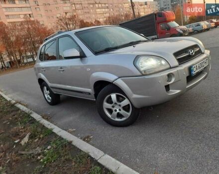 Серый Хендай Туксон, объемом двигателя 1.98 л и пробегом 164 тыс. км за 7300 $, фото 4 на Automoto.ua