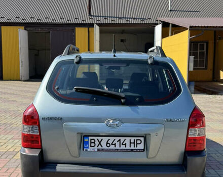 Серый Хендай Туксон, объемом двигателя 1.98 л и пробегом 207 тыс. км за 7050 $, фото 3 на Automoto.ua