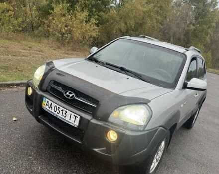Сірий Хендай Туксон, об'ємом двигуна 1.98 л та пробігом 255 тис. км за 7000 $, фото 4 на Automoto.ua