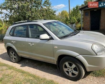 Хендай Туксон 2006 в Андрушевке на Automoto.ua Серый Хендай Туксон, объемом двигателя 1.98 л и пробегом 210 тыс. км за 7100 $, фото 2 на Automoto.ua