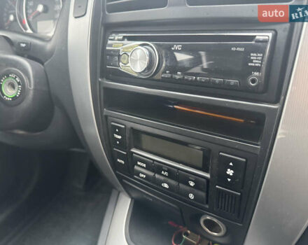 Серый Хендай Туксон, объемом двигателя 1.98 л и пробегом 175 тыс. км за 7800 $, фото 19 на Automoto.ua