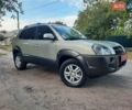 Сірий Хендай Туксон, об'ємом двигуна 2 л та пробігом 197 тис. км за 7800 $, фото 2 на Automoto.ua