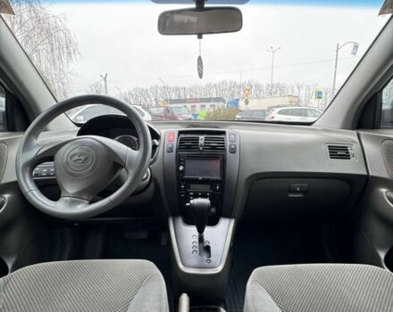 Сірий Хендай Туксон, об'ємом двигуна 2 л та пробігом 240 тис. км за 7500 $, фото 8 на Automoto.ua
