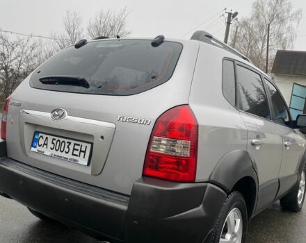 Серый Хендай Туксон, объемом двигателя 2 л и пробегом 189 тыс. км за 6700 $, фото 3 на Automoto.ua