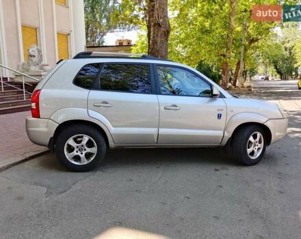 Сірий Хендай Туксон, об'ємом двигуна 2 л та пробігом 277 тис. км за 8000 $, фото 5 на Automoto.ua