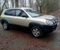 Серый Хендай Туксон, объемом двигателя 2 л и пробегом 296 тыс. км за 7600 $, фото 1 на Automoto.ua