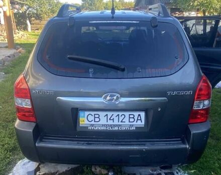 Сірий Хендай Туксон, об'ємом двигуна 1.98 л та пробігом 248 тис. км за 6400 $, фото 4 на Automoto.ua