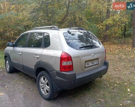 Серый Хендай Туксон, объемом двигателя 1.98 л и пробегом 312 тыс. км за 6000 $, фото 3 на Automoto.ua
