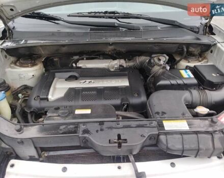 Серый Хендай Туксон, объемом двигателя 1.98 л и пробегом 278 тыс. км за 5300 $, фото 16 на Automoto.ua