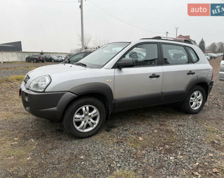 Сірий Хендай Туксон, об'ємом двигуна 2 л та пробігом 193 тис. км за 5999 $, фото 9 на Automoto.ua