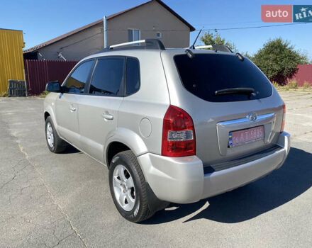 Серый Хендай Туксон, объемом двигателя 2 л и пробегом 140 тыс. км за 8100 $, фото 4 на Automoto.ua