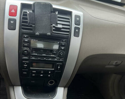 Серый Хендай Туксон, объемом двигателя 2 л и пробегом 270 тыс. км за 4300 $, фото 6 на Automoto.ua