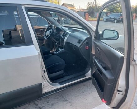 Сірий Хендай Туксон, об'ємом двигуна 2 л та пробігом 235 тис. км за 6100 $, фото 5 на Automoto.ua