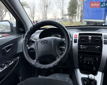 Серый Хендай Туксон, объемом двигателя 2 л и пробегом 231 тыс. км за 6999 $, фото 18 на Automoto.ua