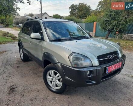 Сірий Хендай Туксон, об'ємом двигуна 2 л та пробігом 197 тис. км за 7800 $, фото 1 на Automoto.ua