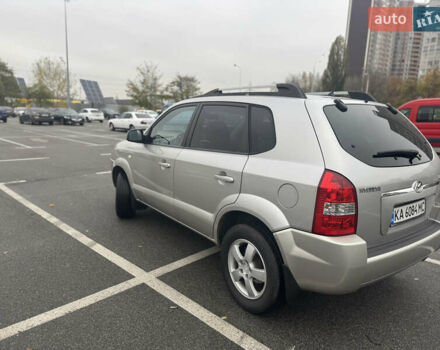 Серый Хендай Туксон, объемом двигателя 1.98 л и пробегом 175 тыс. км за 7800 $, фото 7 на Automoto.ua