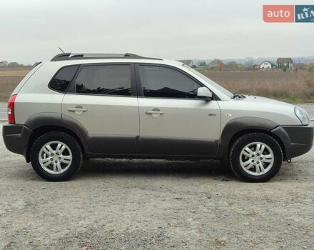 Серый Хендай Туксон, объемом двигателя 1.99 л и пробегом 210 тыс. км за 7900 $, фото 5 на Automoto.ua