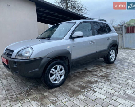 Сірий Хендай Туксон, об'ємом двигуна 2 л та пробігом 105 тис. км за 6990 $, фото 1 на Automoto.ua